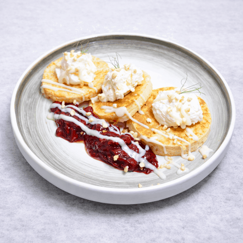 Фото Панкейки с вишней крем-чиз